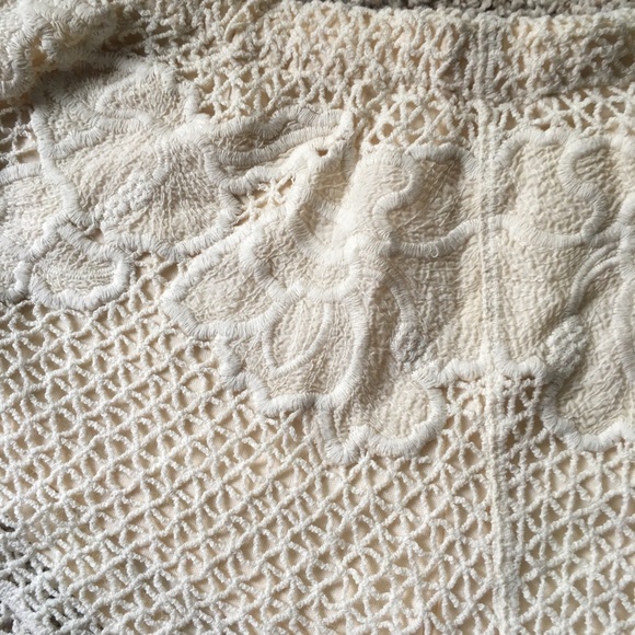 LF NATURE ROSE LACE SHORTS 🌹 - Picture 2 of 5